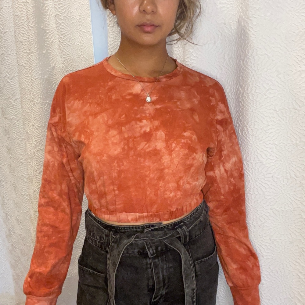 Super cute tie dye crop top!
